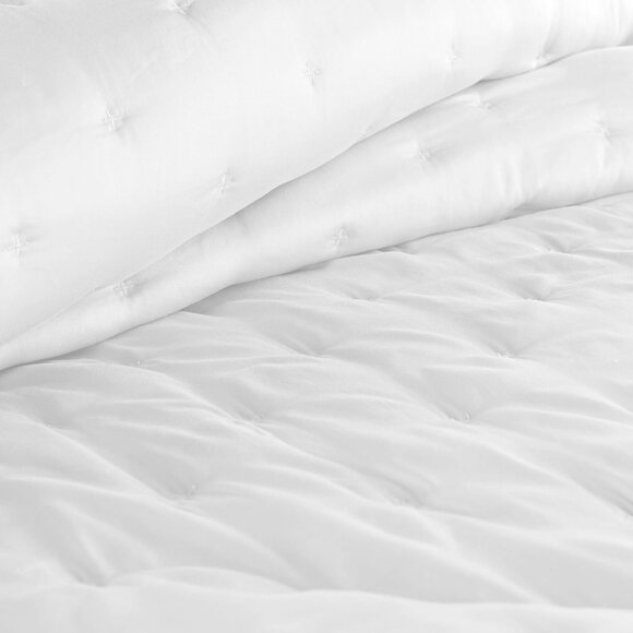 Pottery Barn TENCEL™ White Quilt Set. 2 Standard Shams - Picture 5 of 5